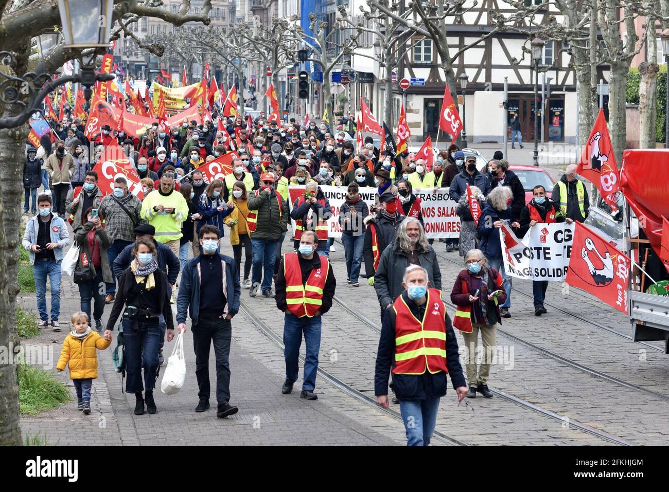 La France, le 1er mai 2021, défilé traditionnel du 1er mai, fête du travail, rassembla différents mouvements et l'inter-Union. 1er mai 2021, à Strasbourg Nord-est de la France. Photo de Nicolas Roses/ABACAPRESS.COM Banque D'Images