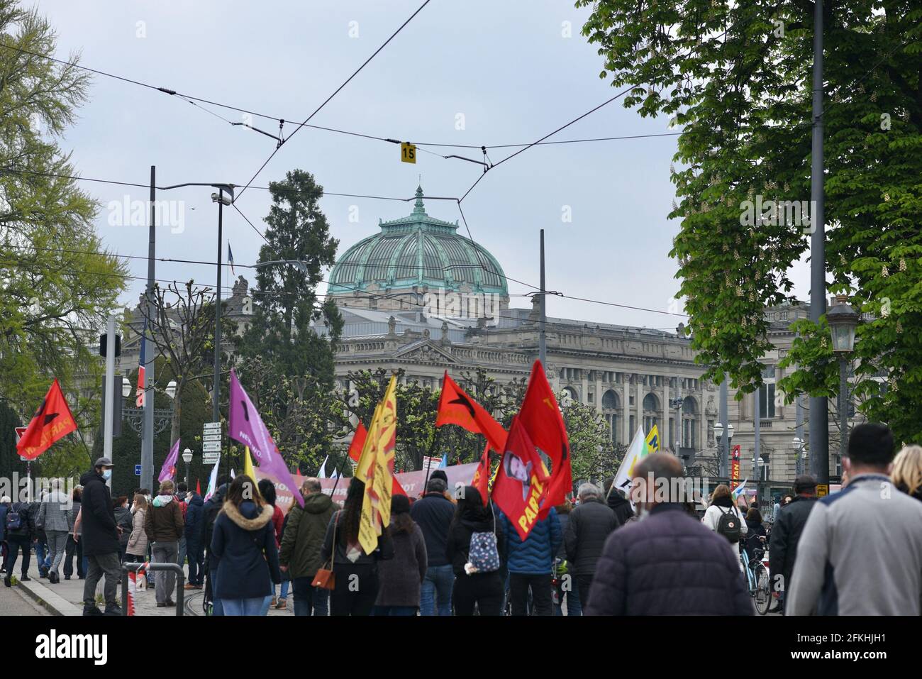 La France, le 1er mai 2021, défilé traditionnel du 1er mai, fête du travail, rassembla différents mouvements et l'inter-Union. 1er mai 2021, à Strasbourg Nord-est de la France. Photo de Nicolas Roses/ABACAPRESS.COM Banque D'Images