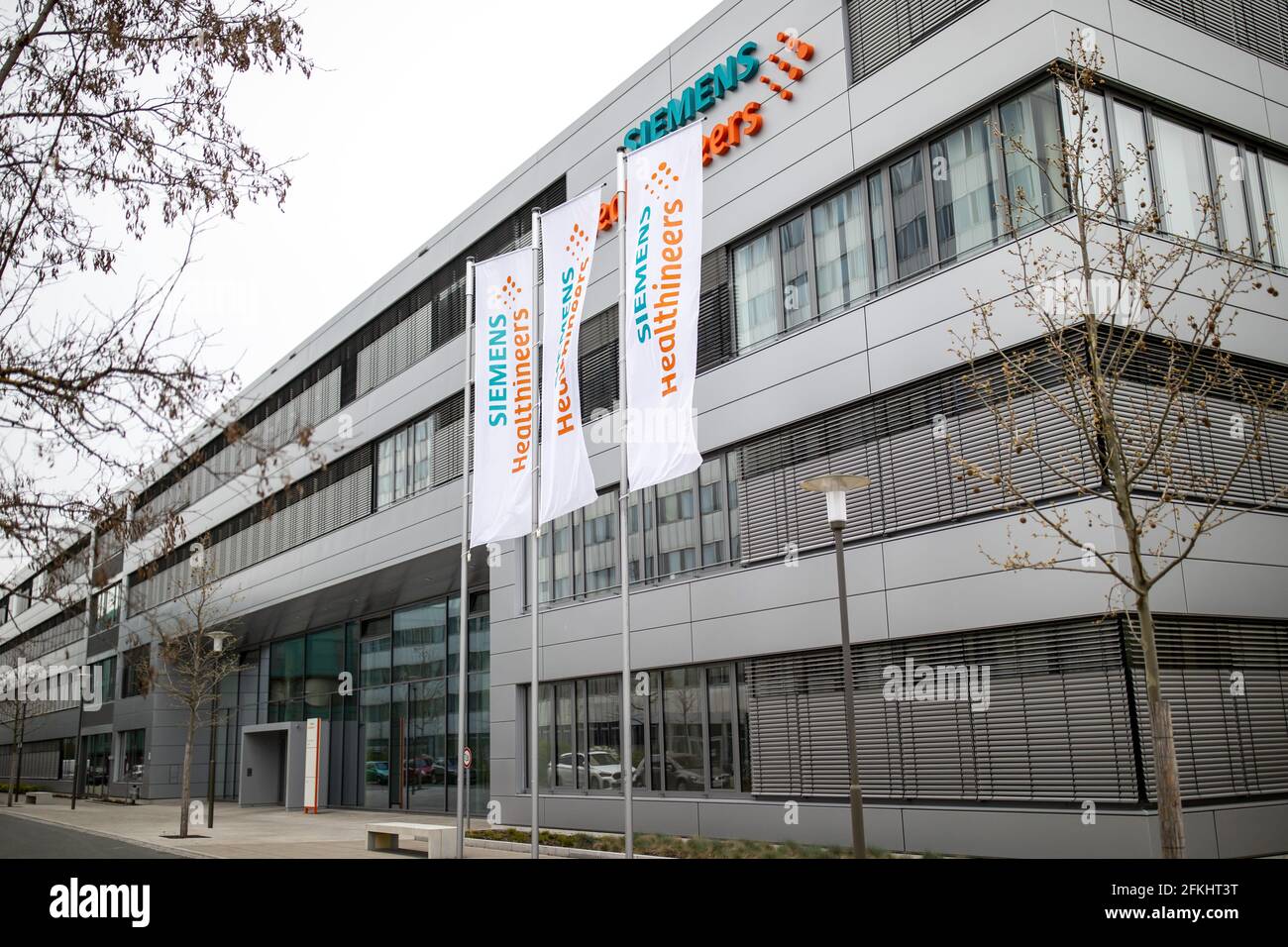 Erlangen, Allemagne. 30 avril 2021. Siège social du groupe de technologie médicale Siemens Healthineers. Le 3 mai 2021, la société présentera ses chiffres pour le 2e trimestre. Credit: Daniel Karmann/dpa/Alay Live News Banque D'Images