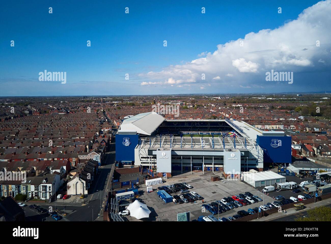 Vue aérienne du parc Goodison montrant le stade dans son cadre urbain entouré de maisons résidentielles Banque D'Images