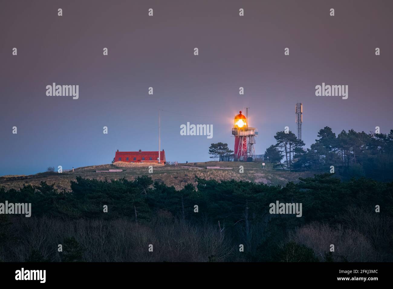 Vuurduin est un phare sur l'île néerlandaise de Vlieland. Le phare a été placé sur Vlieland en 1909, au-dessus de l'un des Voorboetsduin, un des h Banque D'Images