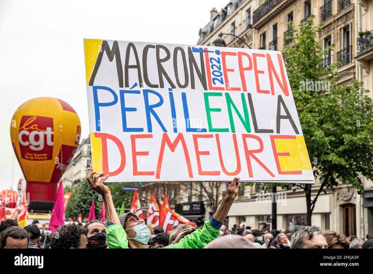 Paris, France. 1er mai 2021. La manifestation du jour de mai de Paris réunit l'UAF, les solidaires, la Lutte Ouvrière, la CGT et la Force Ouvrière (FO) Banque D'Images
