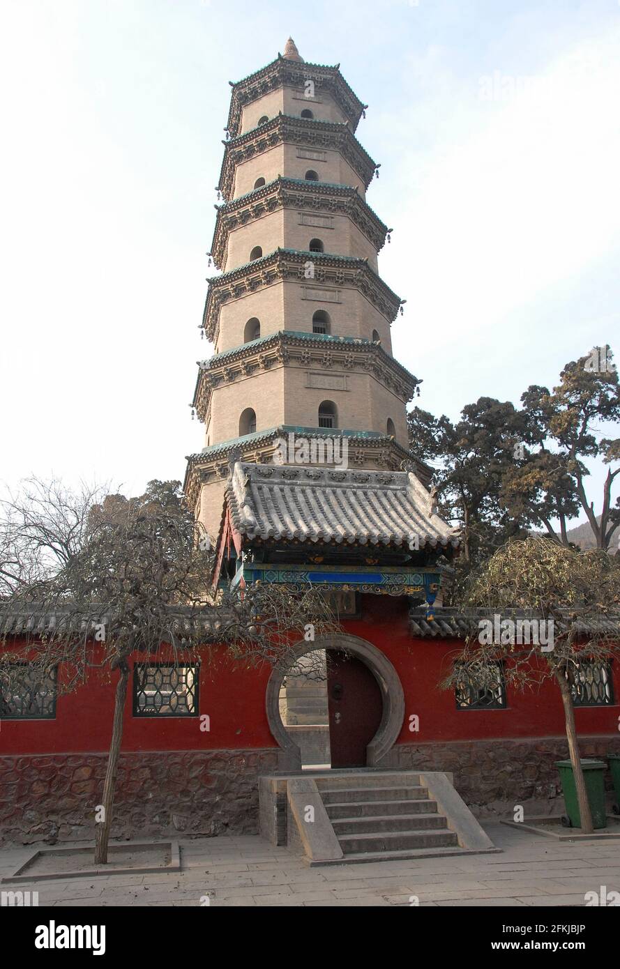 Temple Jinci près de Taiyuan, Shanxi, Chine. Vue rapprochée de la pagode au temple de Jinci, vue depuis l'entrée de la cour de pagode. Banque D'Images