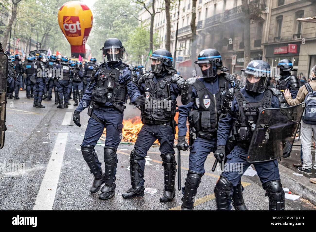 Paris, France. 1er mai 2021. La manifestation du jour de mai de Paris réunit l'UAF, les solidaires, la Lutte Ouvrière, la CGT et la Force Ouvrière (FO) Banque D'Images