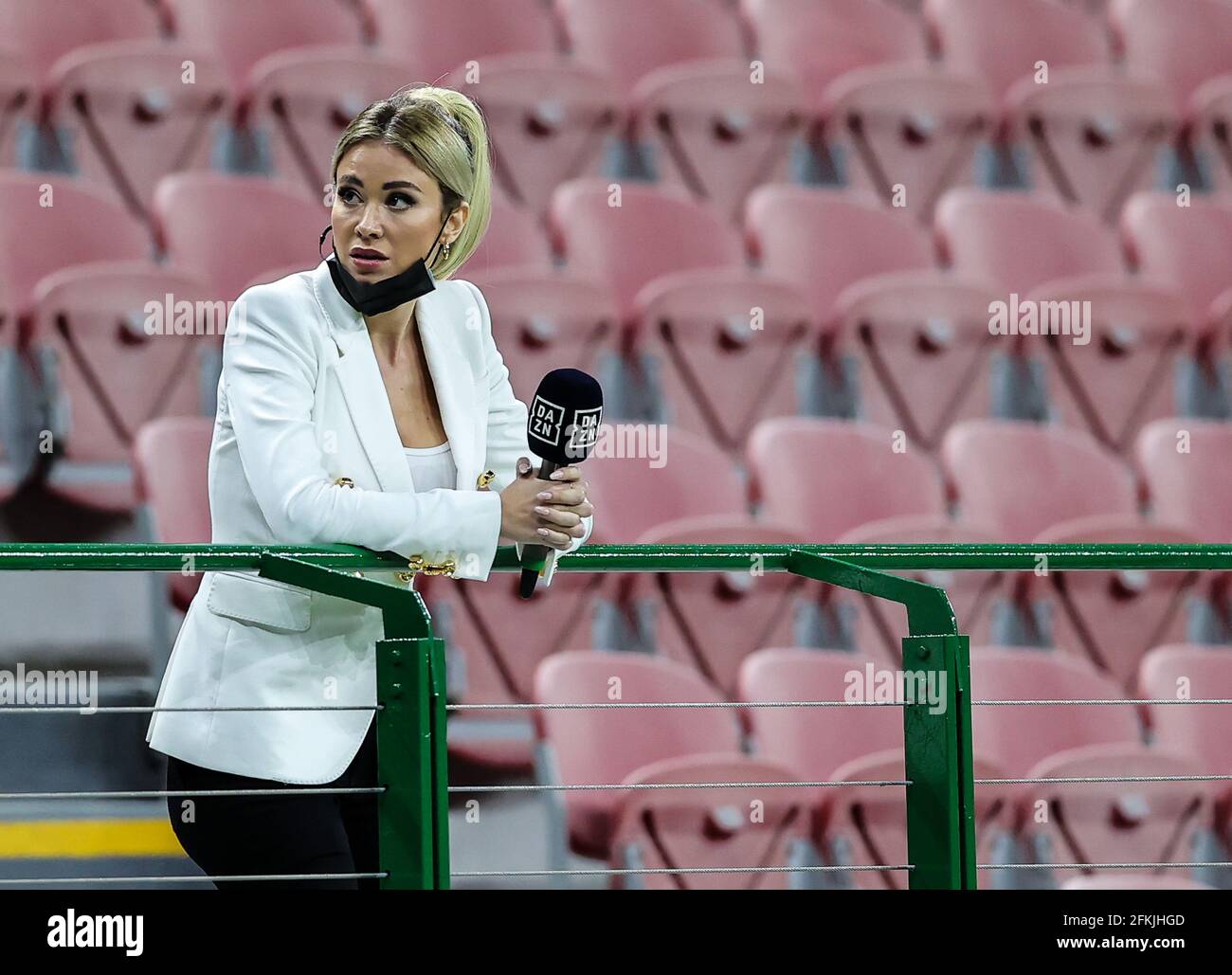 Diletta Leotta de DAZN Italia pendant la série A 2020/21 Match de football entre AC Milan et Benevento Calcio chez Giuseppe / LM Banque D'Images