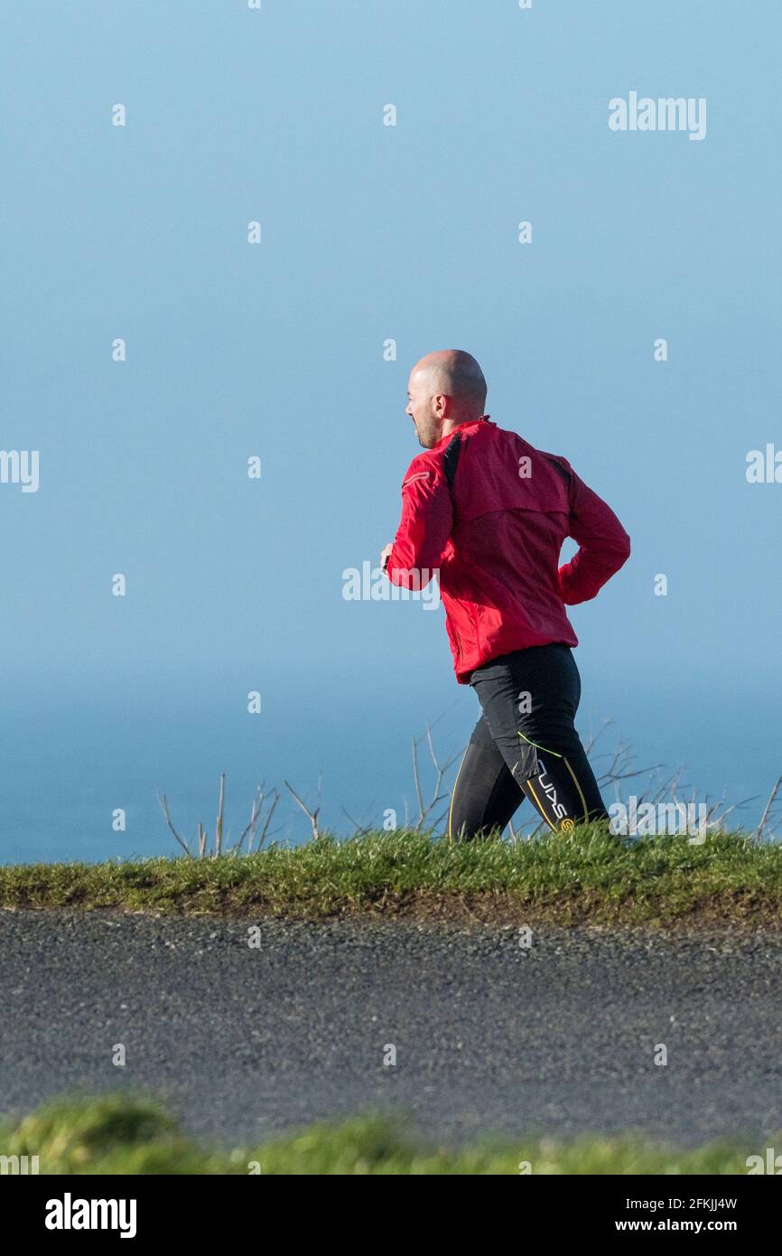 Un homme qui fait du jogging. Banque D'Images