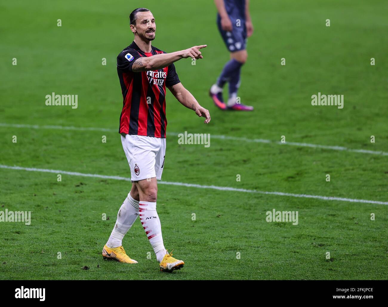 Milan, Italie. 1er mai 2021. Zlatan Ibrahimovic de l'AC Milan réagit lors de la série italienne 2020/21 UN match de football entre l'AC Milan et Benevento Calcio au Stadio Giuseppe Meazza.final score; AC Milan 2:0 Benevento Calcio. (Photo de Fabrizio Carabelli/SOPA Images/Sipa USA) crédit: SIPA USA/Alay Live News Banque D'Images