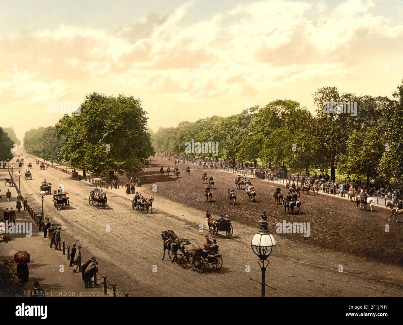 Équitation sur Rotten Row, Hyde Park, Londres vers 1890-1900 Banque D'Images