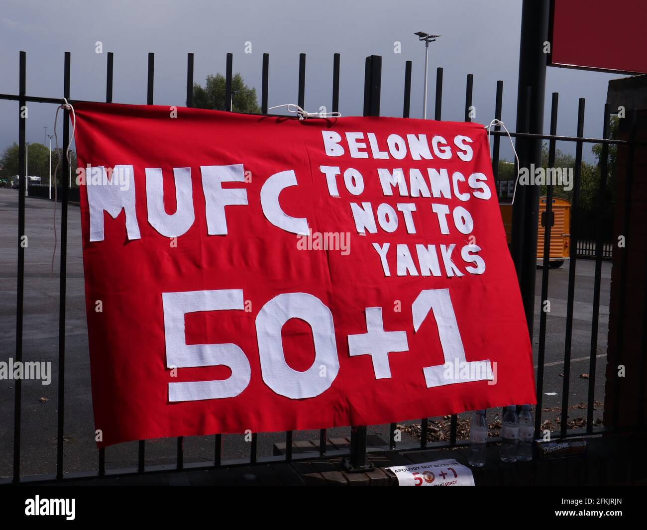 Manchester Angleterre 02 mai 2021. Les fans de Manchester United protestent contre leurs propriétaires, les Glazers d'Old Trafford. ©Alamy Banque D'Images