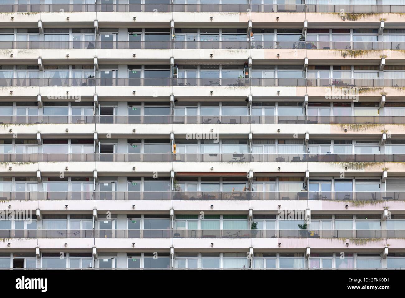 Cologne, NRW, Allemagne, 05 03 2021, vue frontale sur le bâtiment Unicenter avec balcon Banque D'Images