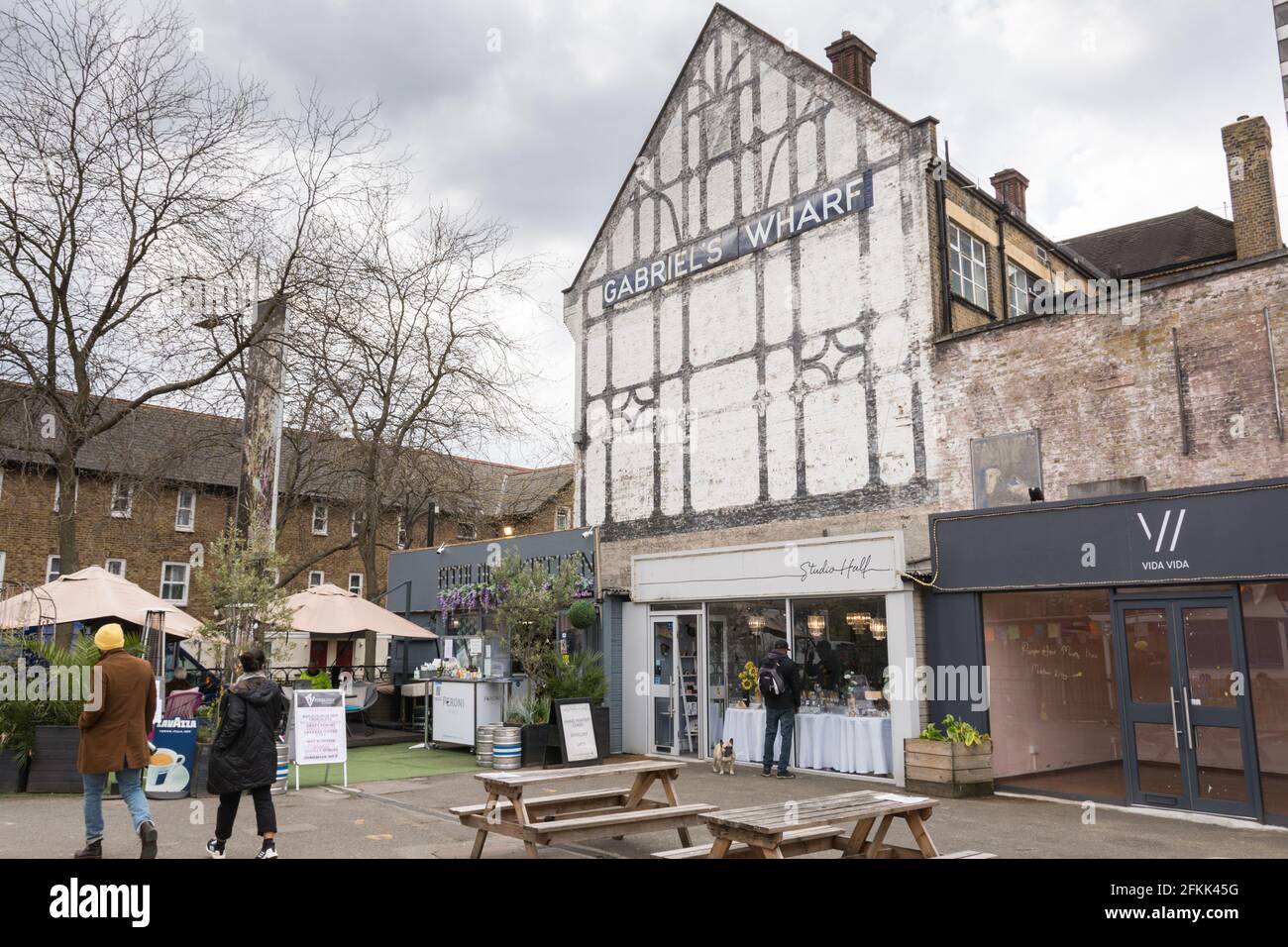 Les magasins et les petites entreprises rouvrent progressivement après le confinement du coronavirus à Gabriel's Wharf, Upper Ground, Southbank, Lambeth, Londres, SE1, ROYAUME-UNI Banque D'Images
