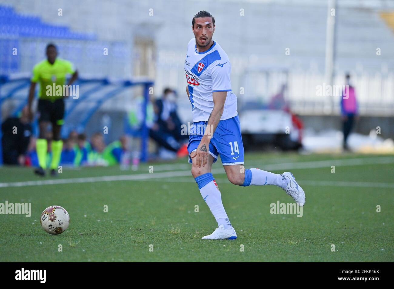 Novara, Italie. 02 mai 2021. Marco Migliorini (#14 Novara) pendant le match de la série C entre Novara et Côme au stade Piola à Novara, Italie crédit: SPP Sport Press photo. /Alamy Live News Banque D'Images