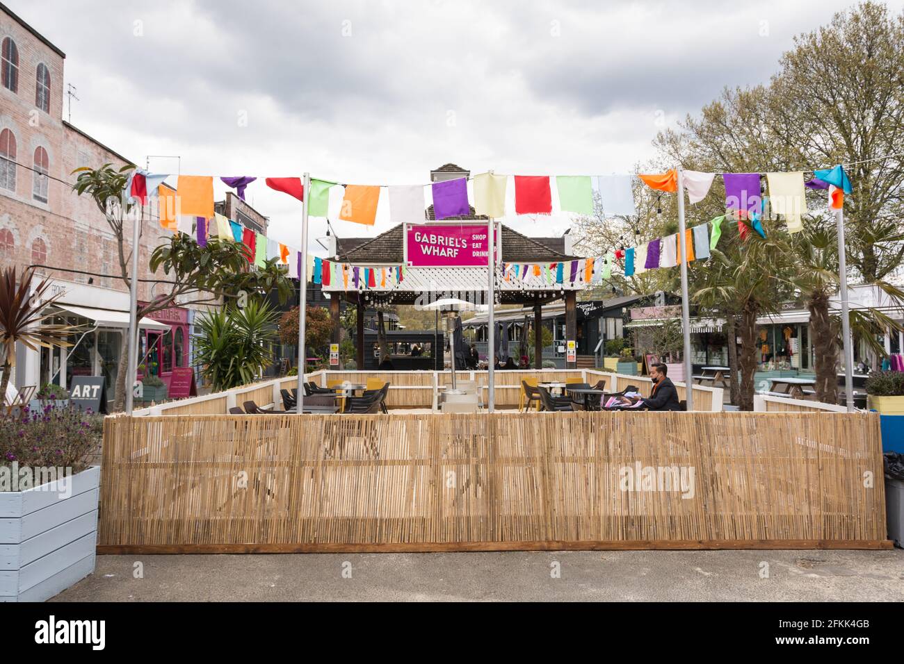 Les magasins et les petites entreprises rouvrent progressivement après le confinement du coronavirus à Gabriel's Wharf, Upper Ground, Southbank, Lambeth, Londres, SE1, ROYAUME-UNI Banque D'Images