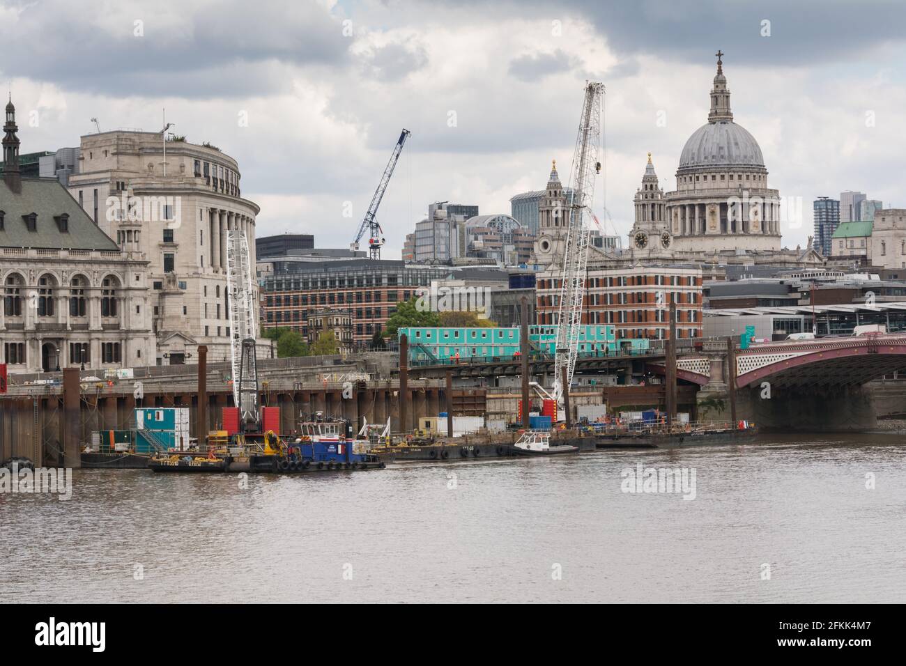 Thames Tideway travaux d'égout et fouilles près de la cathédrale Saint-Paul, pont Blackfriars de Gabriel's Wharf, Lambeth, Londres, SE1, Royaume-Uni Banque D'Images