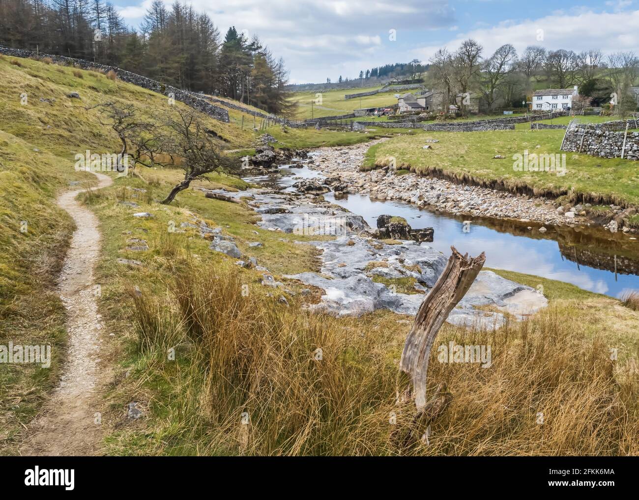 Le Dales Way est un sentier de 80 kilomètres de long dans le nord de l'Angleterre, depuis Ilkley, West Yorkshire, jusqu'à Bowness-on-Windermere, Cumbria. Banque D'Images
