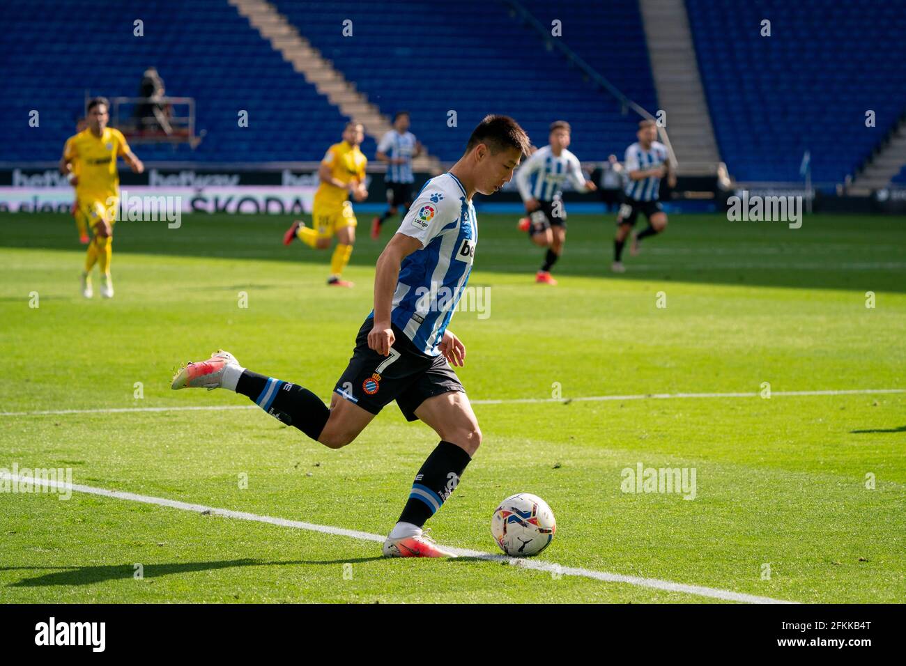 ESPAGNE-FOOTBALL-LA LIGA SMARTBANK-RCD ESPANYOL VS MALAGA CF. RCD Espanyol (07) Wu Lei pendant le match de la Liga SmartBank entre le RCD Espanyol et au stade RCDE, Cornellà, Espagne, le 2 mai 2021. © Joan Gosa 2021 Banque D'Images