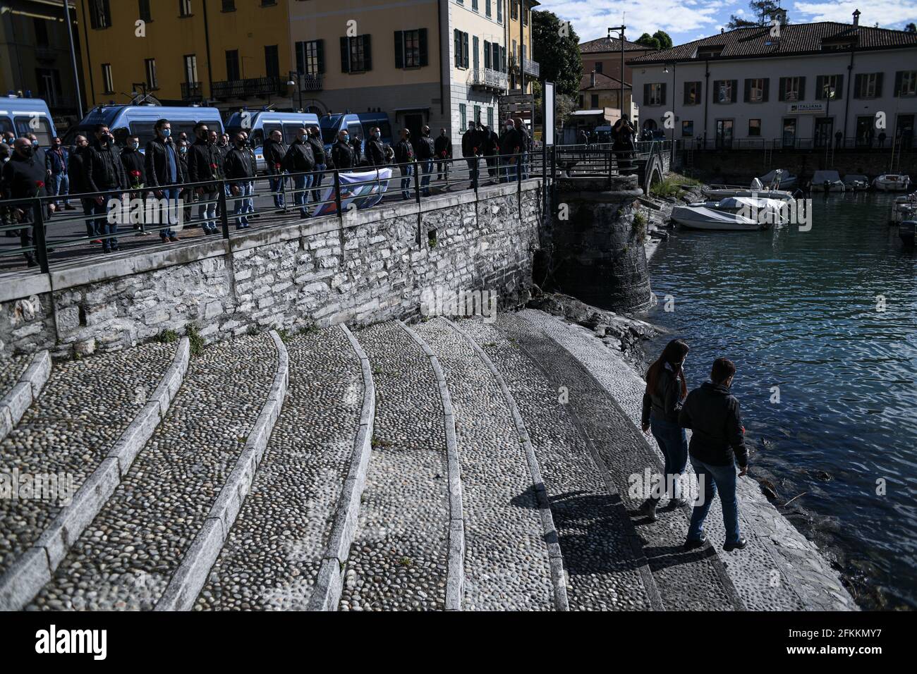 Dongo, Italie. 02 mai 2021. Les partisans d'extrême droite commémorent la mort de Benito Mussolini et de sa maîtresse Claretta Petacci et d'autres leaders fascistes à Dongo, Italie, le 2 mai 2021 crédit: Piero Cruciatti/Alay Live News Banque D'Images