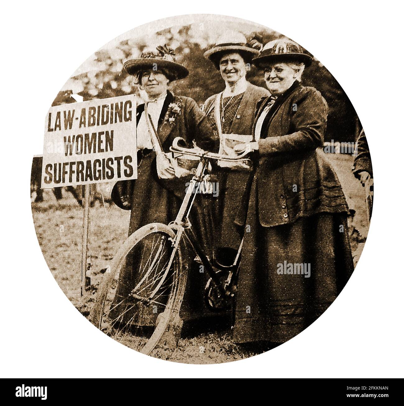 1913 -femmes âgées membres des suffragettes - Mme Pemberton et Mme Bildenberg de Manchester et Mme Mason de Bolton dans le Lancashire. Banque D'Images