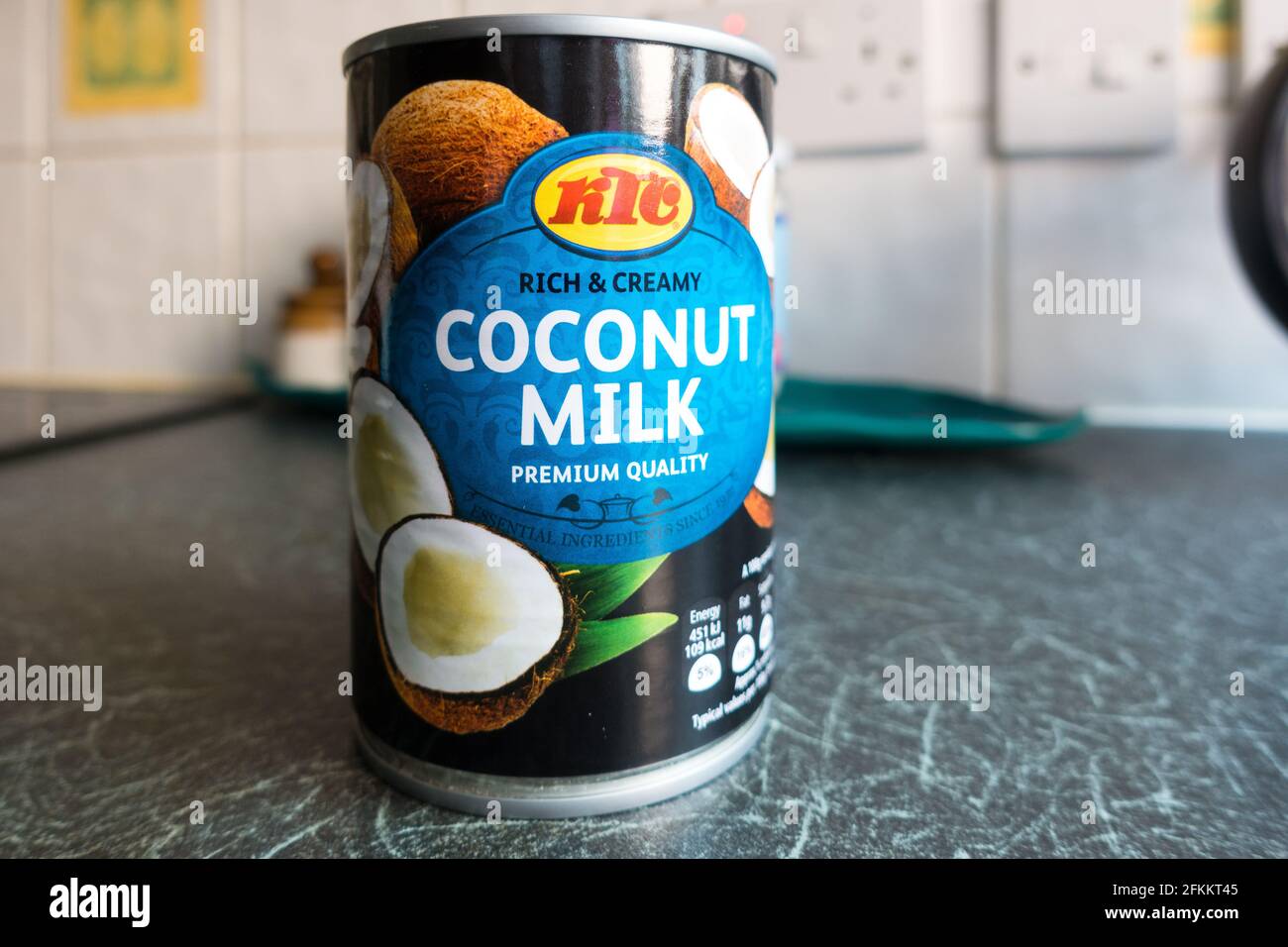 Moule à lait de coco sur le comptoir de cuisine Banque D'Images