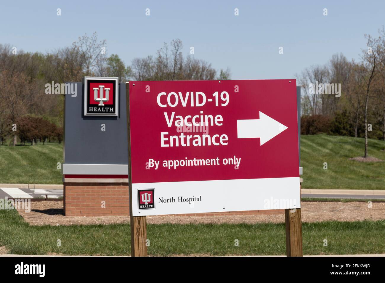 Indianapolis - Circa Mai 2021: L'Université de l'Indiana et IU Health offrent le vaccin COVID-19 sur rendez-vous à l'hôpital IU North. Banque D'Images