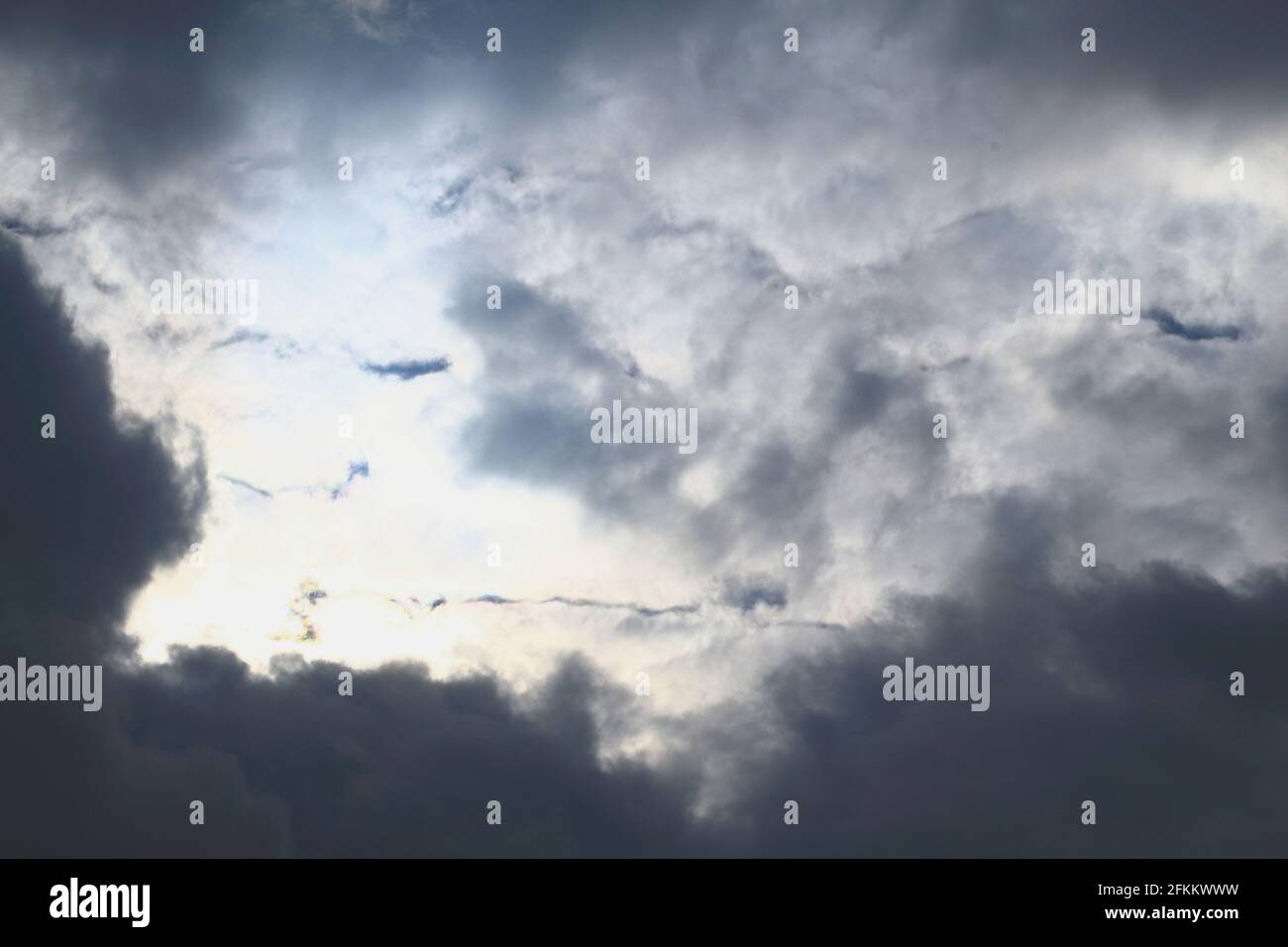 Le remplacement du SKY remplace les lignes aériennes peu attrayantes par le SKY idéal pour votre projet Banque D'Images