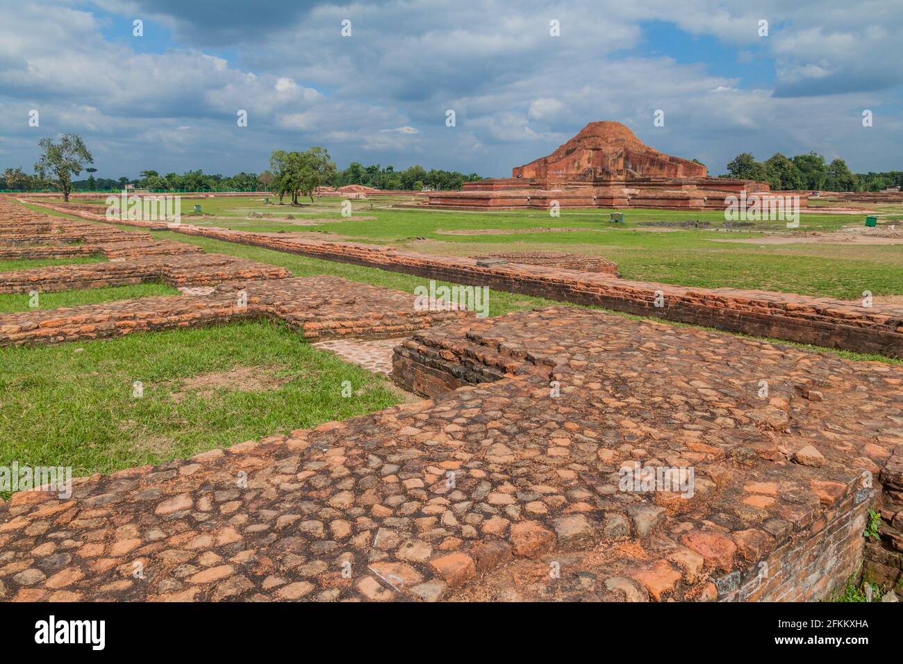 Somapuri Vihara Somapura Mahavihara , ruines du complexe monastique bouddhiste dans le village de Paharpur, Bangladesh Banque D'Images