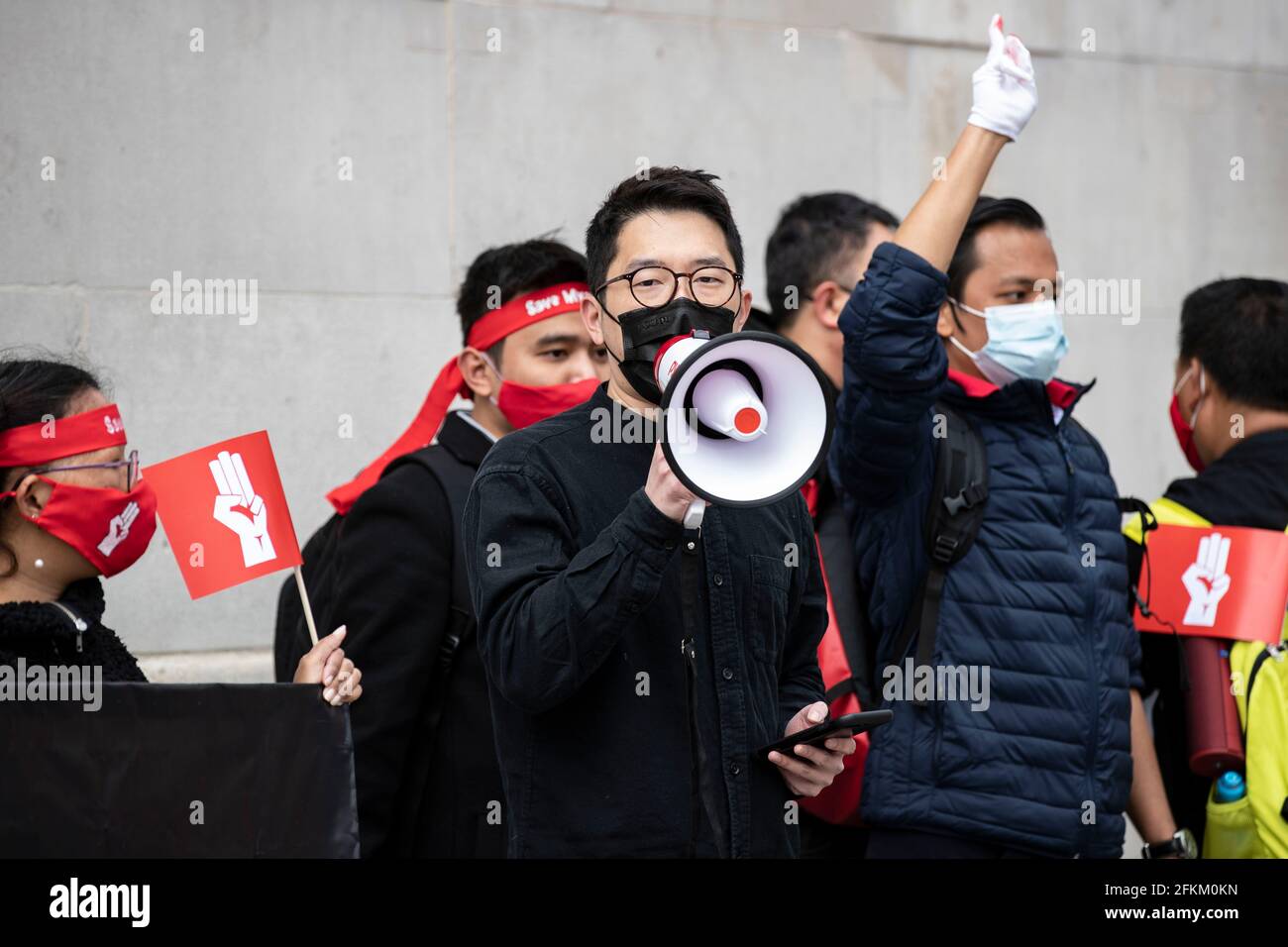 Nathan Law, un militant et homme politique exilé de Hong Kong, s'adresse aux manifestants lors de la révolution du printemps au Myanmar, à l'extérieur du Musée national de Londres.18 pays, 37 villes et activistes au sol se sont joints à la main pour manifester leur solidarité avec les manifestants démocratiques au Myanmar pendant la révolution du printemps au Myanmar. Depuis le 1er février 2021, à la suite d'une élection générale remportée par le parti de la Ligue nationale pour la démocratie (NLD) d'Aung San Suu Kyi, l'armée a pris le contrôle et a déclaré un état d'urgence d'un an. Des centaines de personnes, dont des enfants, ont été tuées. Ma Banque D'Images