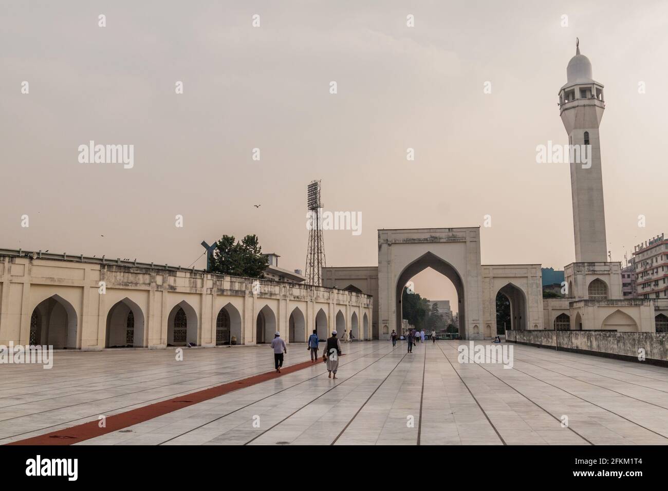 DHAKA, BANGLADESH - 20 NOVEMBRE 2016 : cour de la mosquée nationale Baitul Mukarram à Dhaka, Bangladesh Banque D'Images