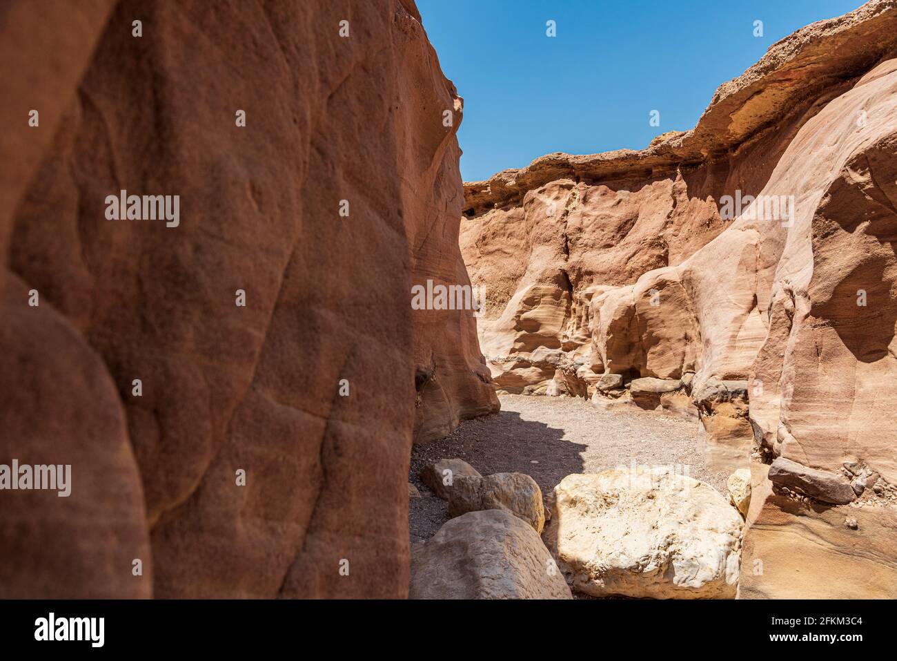 Un endroit étonnant en Israël est appelé le canyon rouge et Nahal Shani