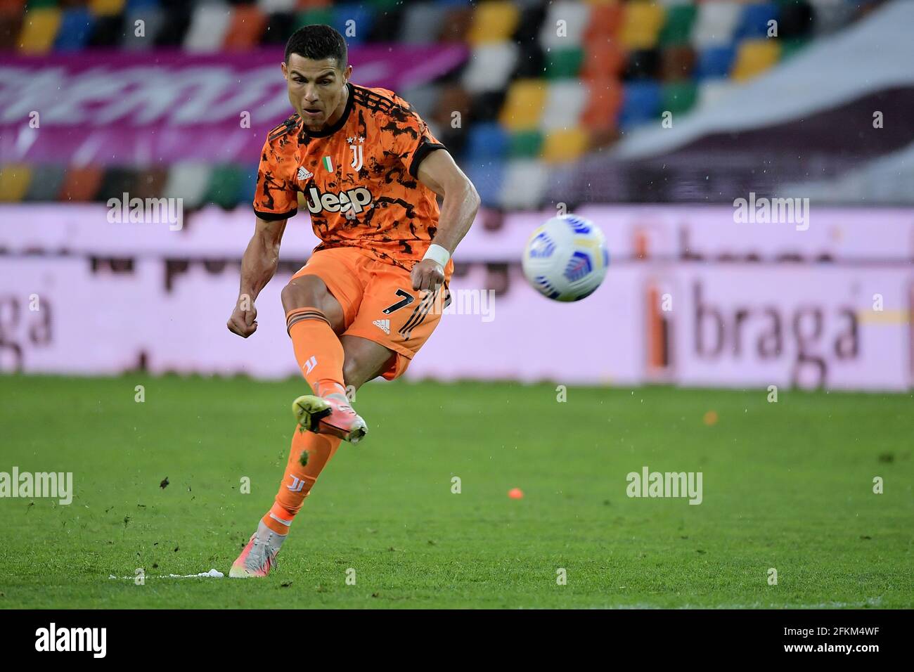 Udine, Italie. 02 mai 2021. Cristiano Ronaldo de Juventus FC en action pendant la série UN match de football entre Udinese Calcio et Juventus FC au stade Friuli à Udine (Italie), 2 mai 2020. Photo Federico Tardito/Insidefoto Credit: Insidefoto srl/Alay Live News Banque D'Images