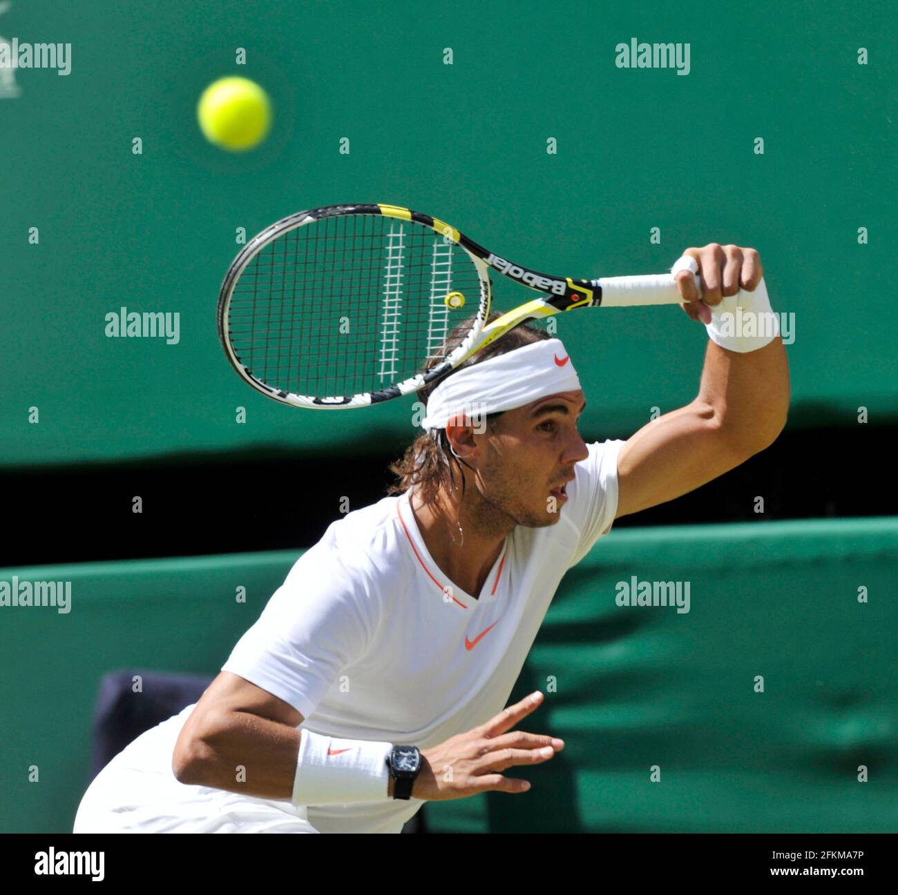 WIMBLEDON 2010. 2ÈME JOUR 22/6/2010 RAFAEL NADAL PENDANT SON MATCH AVEC KEI NISHIKORI. PHOTO DAVID ASHDOWN Banque D'Images