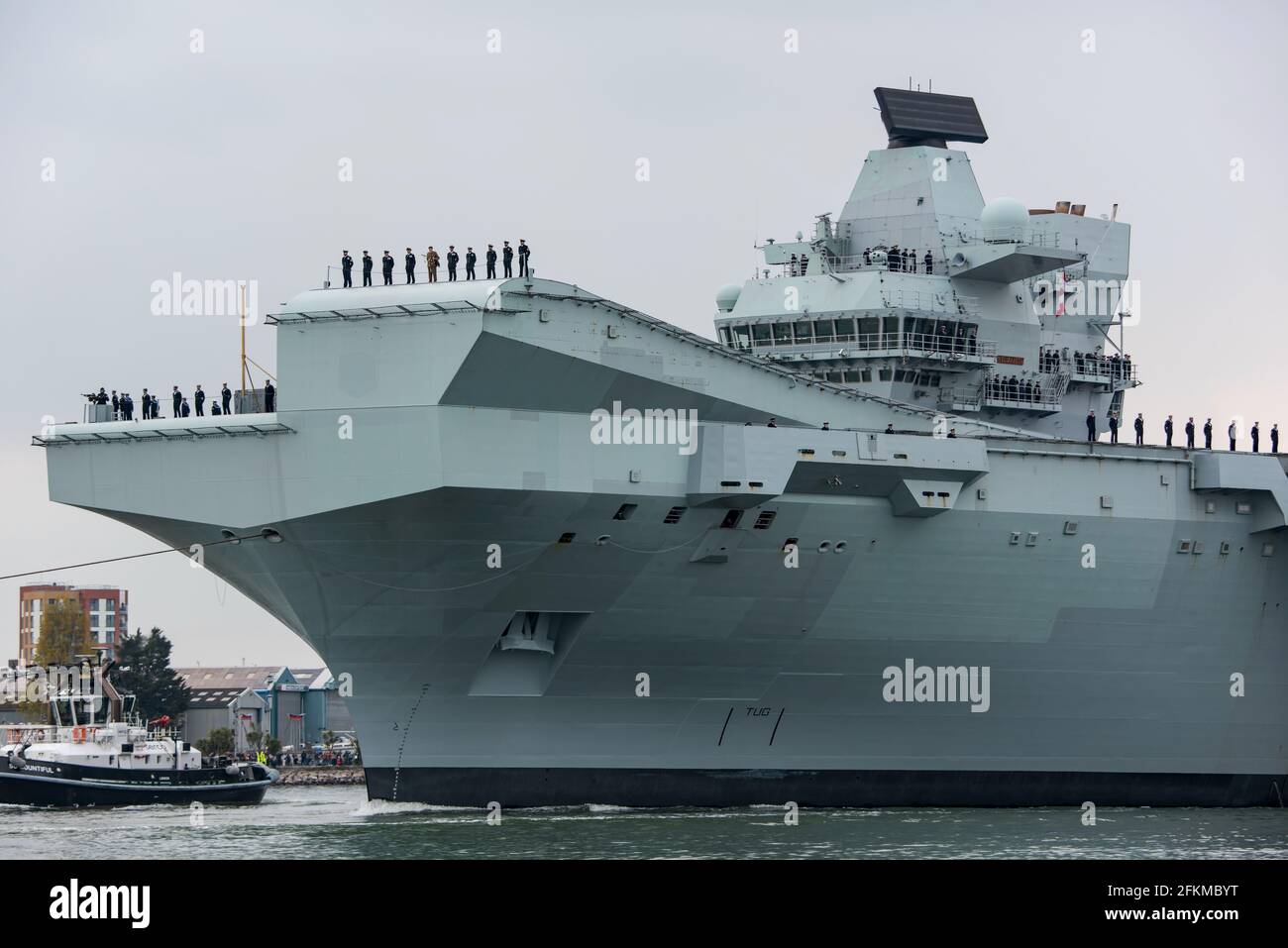 Le HMS Queen Elizabeth (R08) a quitté Portsmouth (Royaume-Uni) le 1/5/2021 pour participer à l'exercice Strike Warrior avant de se rendre dans la région Indo-Pacifique. Banque D'Images
