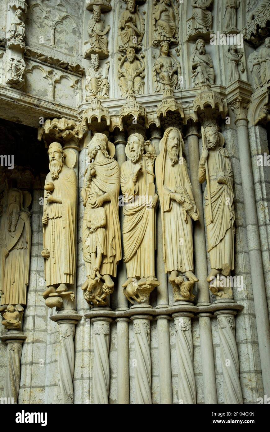 Statues au portail d'entrée, Cathédrale Sainte Croix, Chartres, Eure-et-Loir, Centre, France Banque D'Images