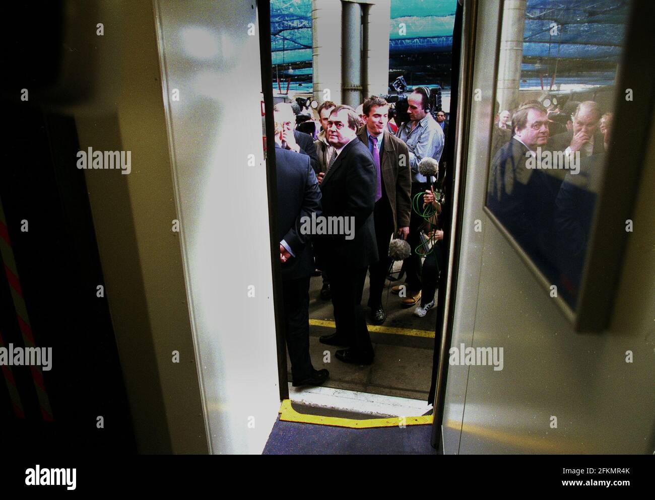 JOHN PRESCOTT AVRIL 2001AT WATERLOO STATION POUR UN PHOTOCALL. Banque D'Images