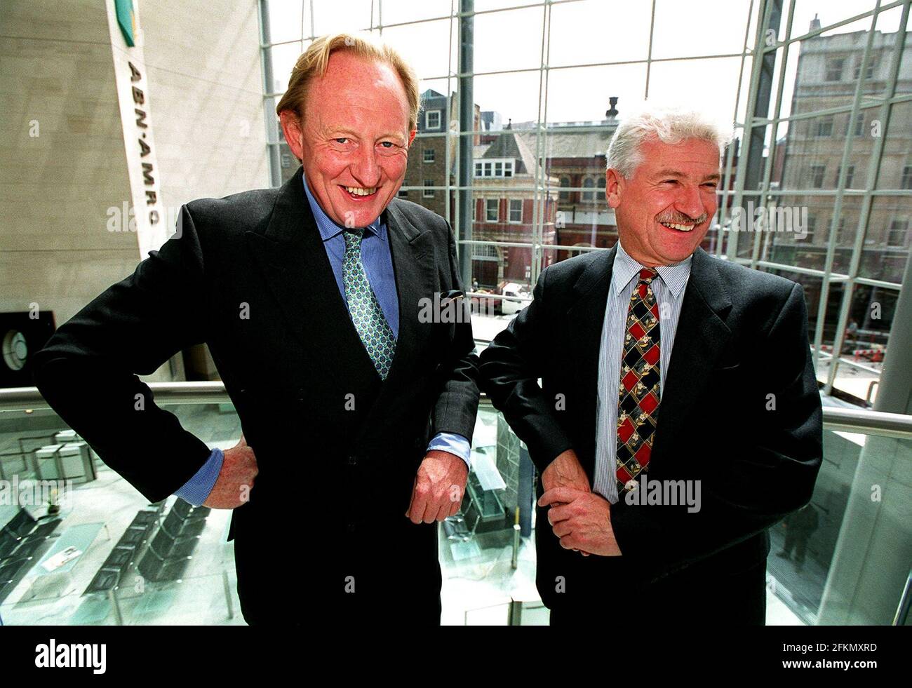 NICHOLAS MARSHALL CHEF EXEC (À GAUCHE) ET PATRICK PEARCE DIRECTEUR DES FINANCES (À DROITE) DE JARDINS DE CAMPAGNE Banque D'Images