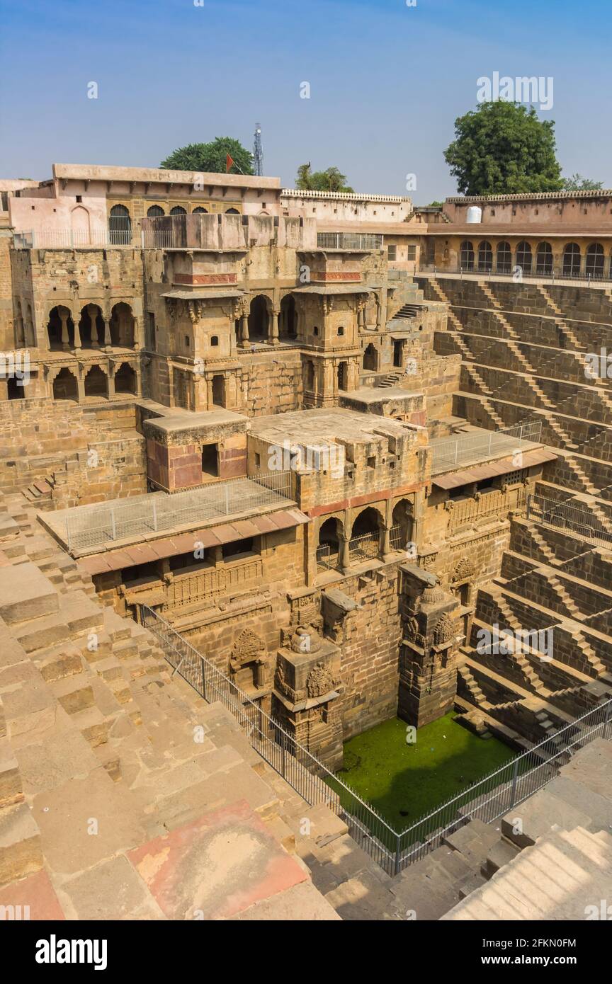 Chand Baori Abhaneri en cage, village de l'Inde Banque D'Images