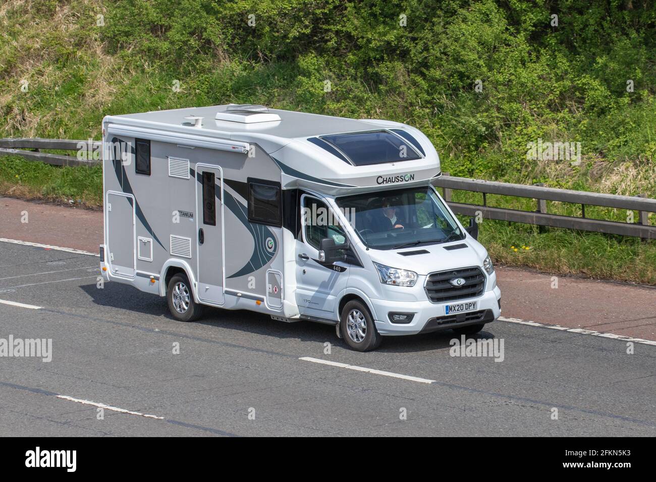 2020 Chausson, 170 automatique 640 Titanium; Motorhomes, camping-cars sur  les routes de Grande-Bretagne, véhicule de loisirs RV, vacances en famille,  vacances Caravanette, vacances caravane Touring, Van conversions, Vanagon  autohome, la vie sur