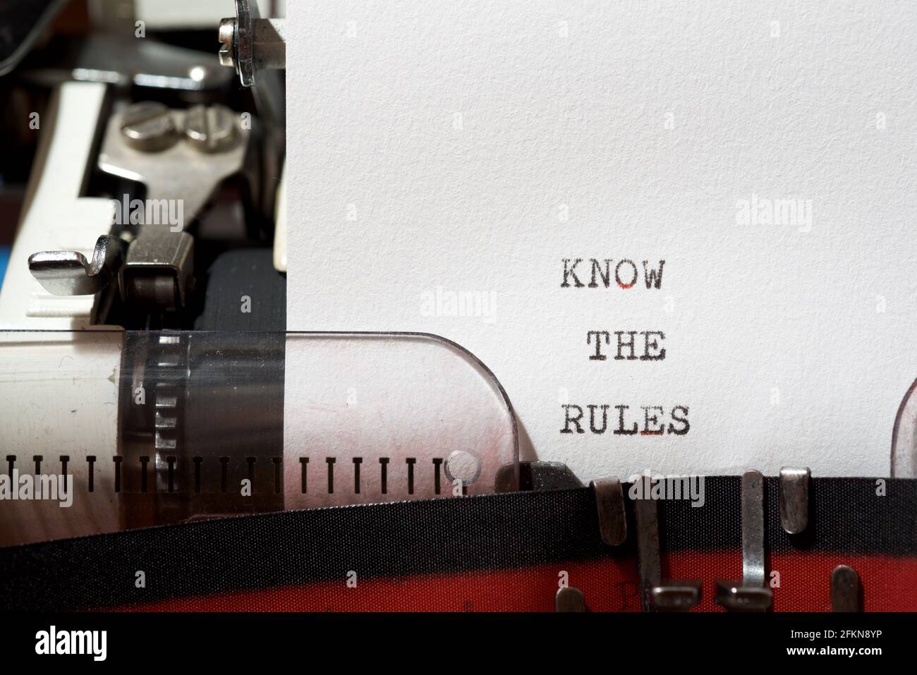 Connaissez la phrase de règles écrite avec une machine à écrire. Banque D'Images