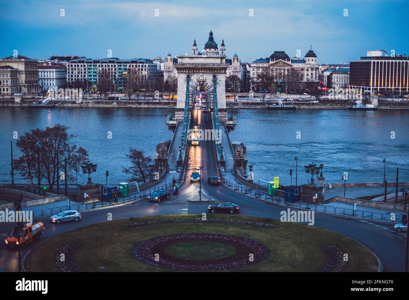 Budapest Chain Bridge at Dusk Banque D'Images