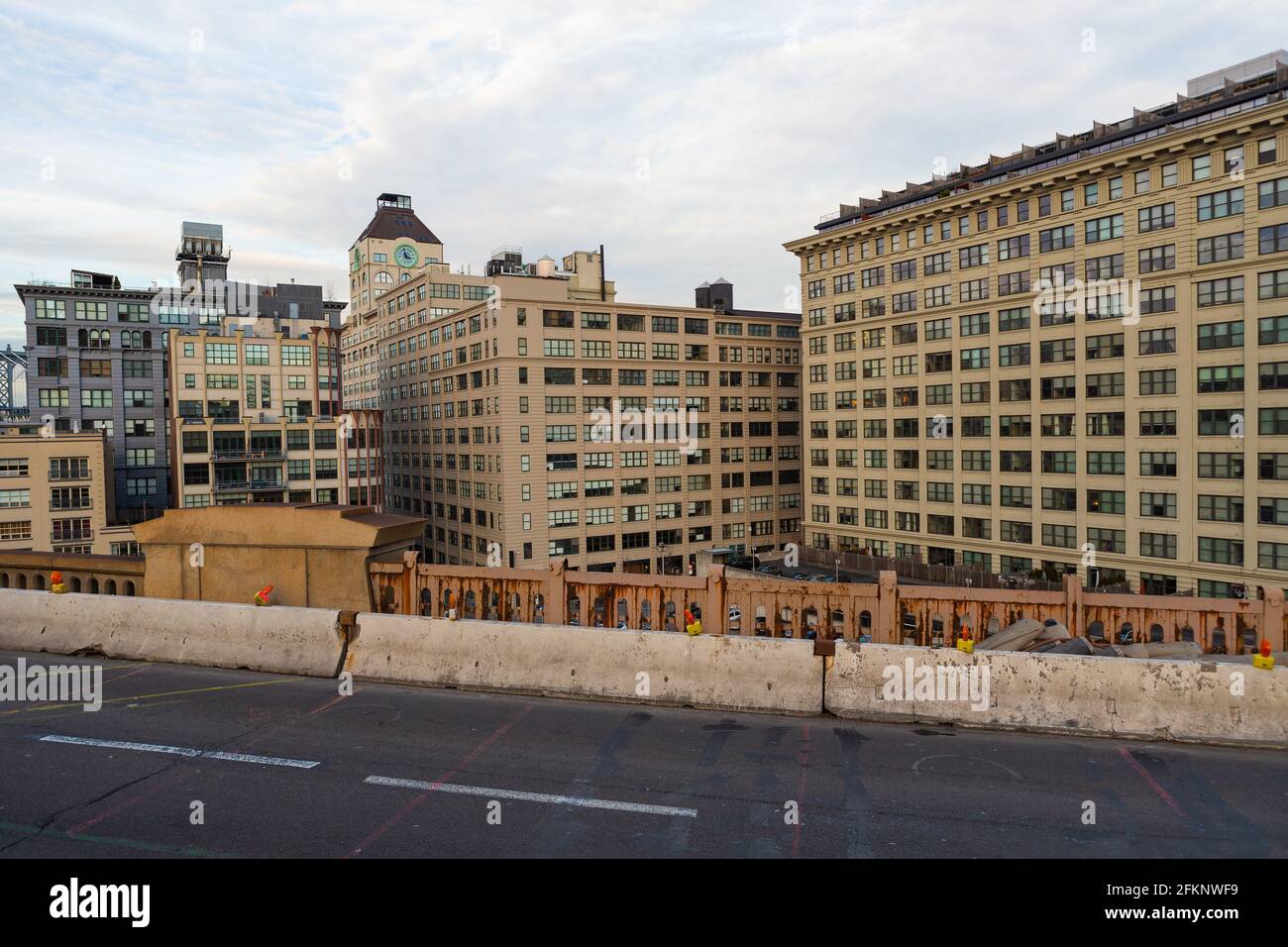 Anciens bâtiments et entrepôts à proximité de East River, Brooklyn, New York. Banque D'Images