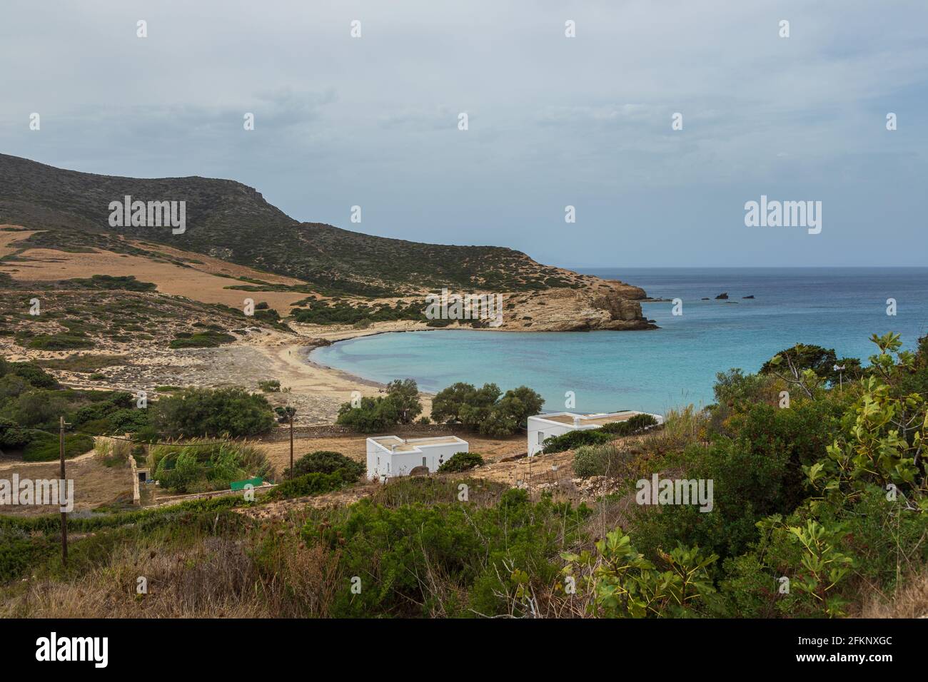 Vue sur la plage de Livadia, côte égéenne sur l'île d'Antiparos, Grèce. Banque D'Images