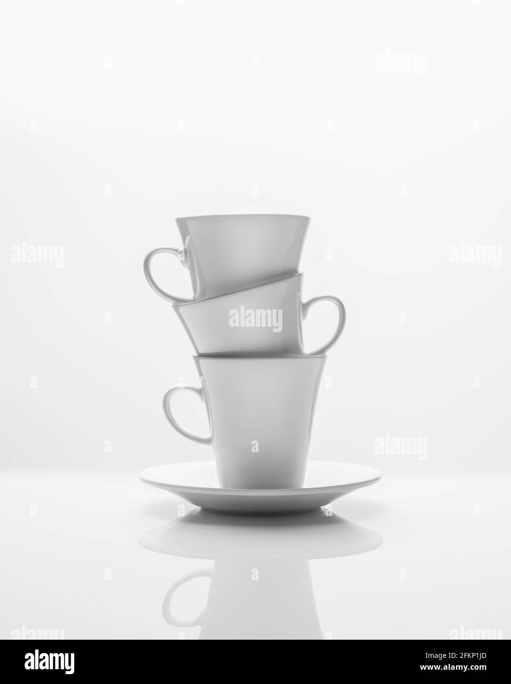 Une vie fixe verticale minimaliste avec trois tasses de café blanches sur une soucoupe sur fond blanc avec espace de réflexion et de copie. Composition du café avec Banque D'Images Une vie fixe verticale minimaliste avec trois tasses de café blanches sur une soucoupe sur fond blanc avec espace de réflexion et de copie. Composition du café avec Banque D'Images