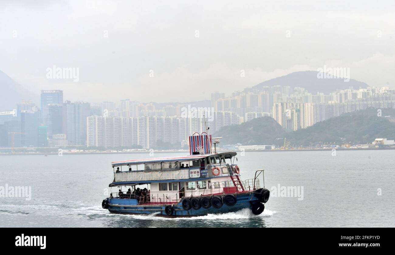 Petit ferry dans les services de port, Shau Kei WAN, Hong Kong. Banque D'Images