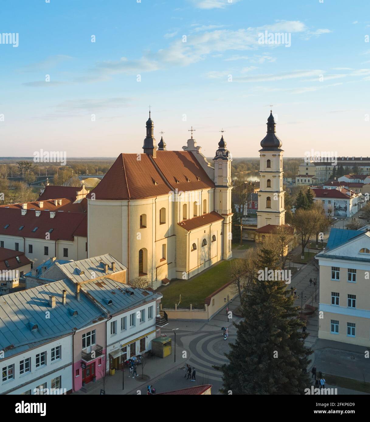 Pinsk, région de Brest, Bélarus. Cathédrale du nom de la Sainte Vierge Marie et du monastère franciscain. Sites historiques célèbres. Banque D'Images