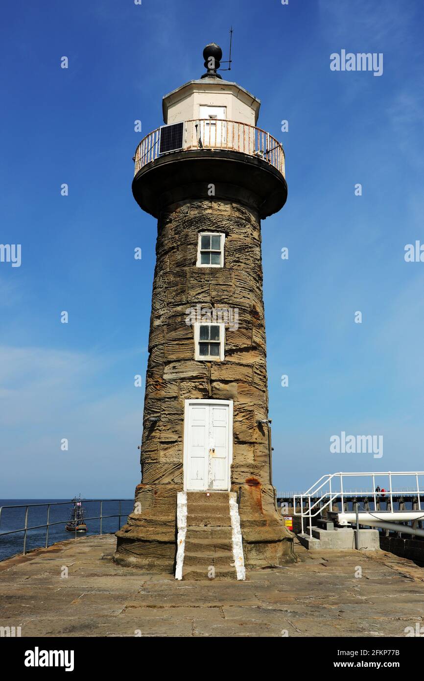 Phare et jetée de Whitby Banque D'Images