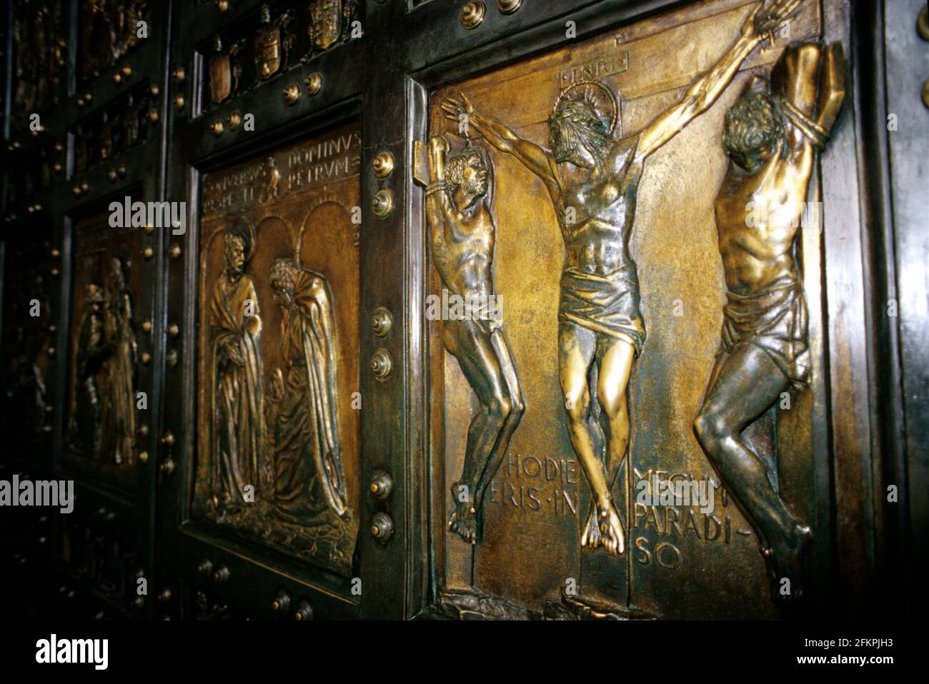 Porta Santa 'porte Sainte' qui n'est ouvert qu'en occasions spéciales, Basilique Saint-Pierre, Vatican, Rome, Italie Banque D'Images