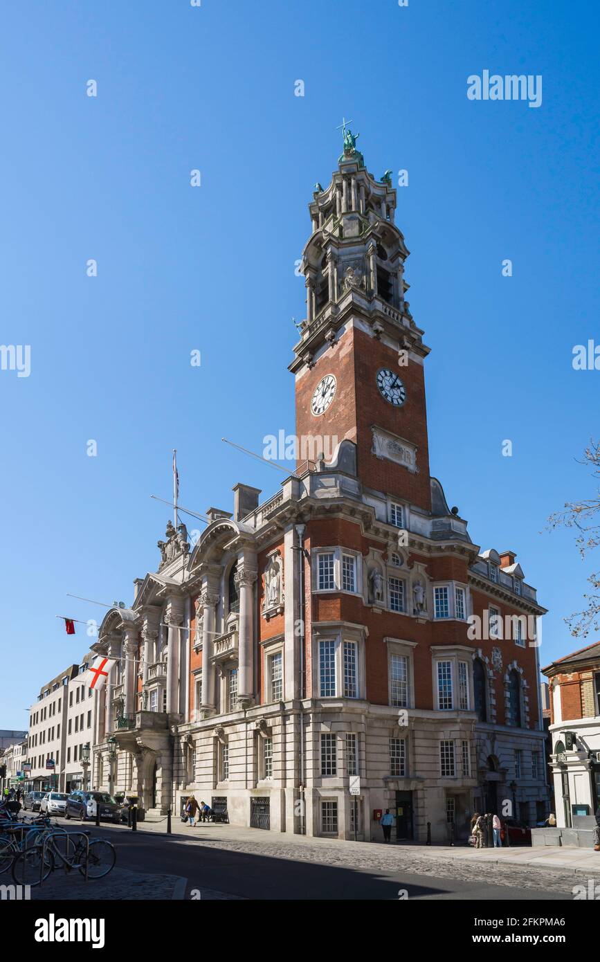 Hôtel de ville de Colchester, vue sur le bâtiment victorien de style baroque (1897) et la tour de l'horloge de Colchester High Street, Essex, Angleterre, Royaume-Uni Banque D'Images