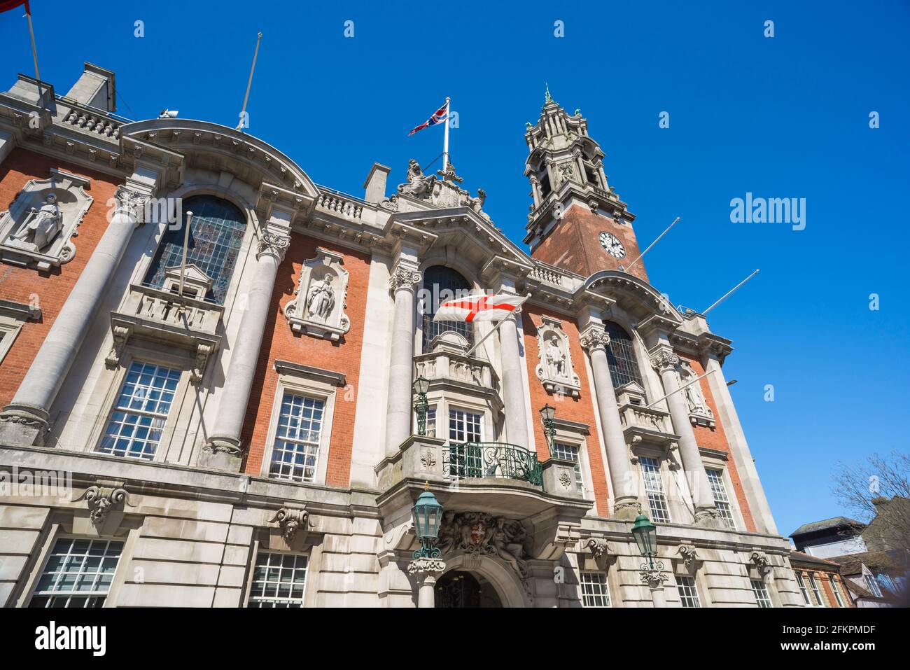 Hôtel de ville de Colchester, vue sur le bâtiment victorien de style baroque (1897) et la tour de l'horloge de Colchester High Street, Essex, Angleterre, Royaume-Uni Banque D'Images