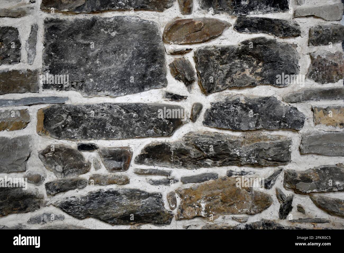 Arrière-plan de l'ancien mur en pierre fixé avec du ciment blanc. Construction à Munilla, la Rioja, Espagne. Banque D'Images