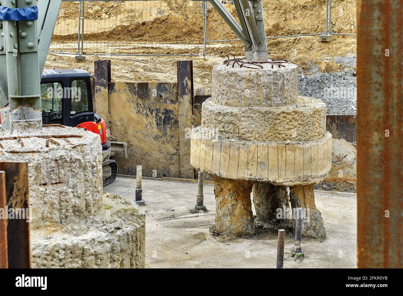 Pylône haute tension, entretien, travaux de fondation, renforcement Banque D'Images Pylône haute tension, entretien, travaux de fondation, renforcement Banque D'Images